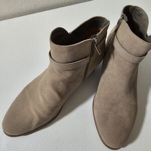 Giani Bernini Tan Ankle Boots With Memory Foam Heels